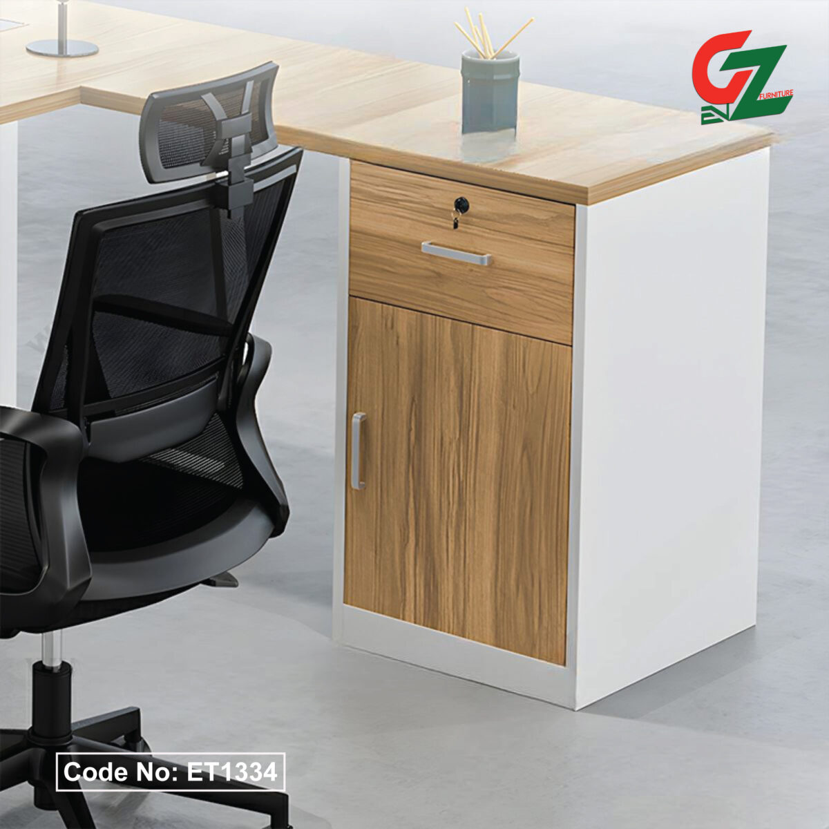 Elegant-Executive-Tables-for-a-Polished-Office-Look
