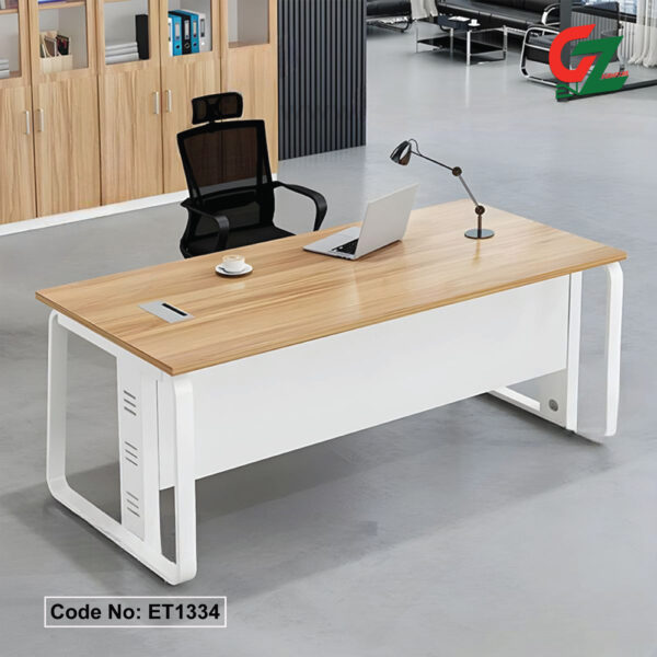 Executive-Tables-That-Reflect-Leadership-and-Authority